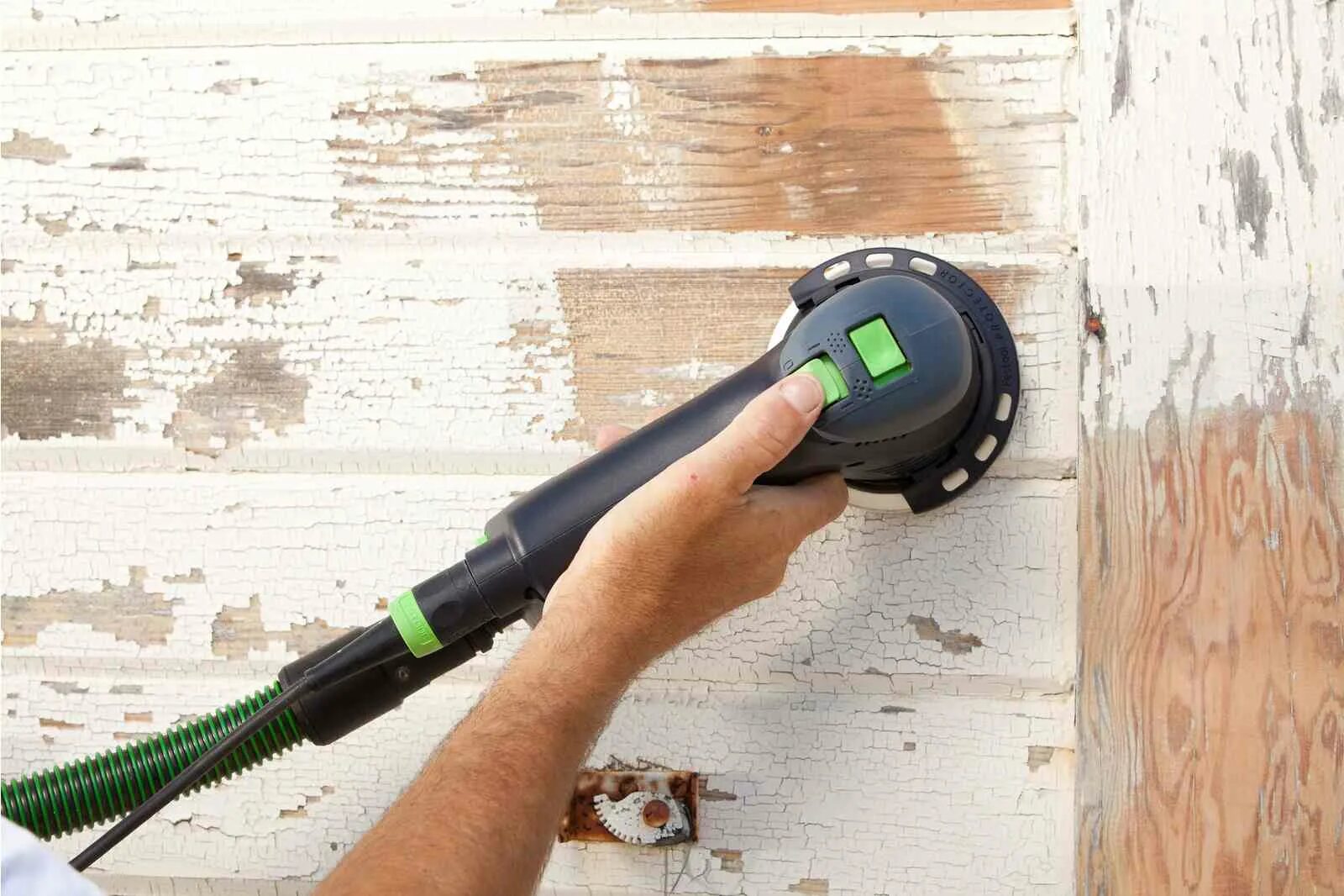 Шлифовать дом. Festool для шлифовки бревна. Шлифовка деревянных стен. Шлифование деревянных стен. Шлифовальная машинка для бревна.