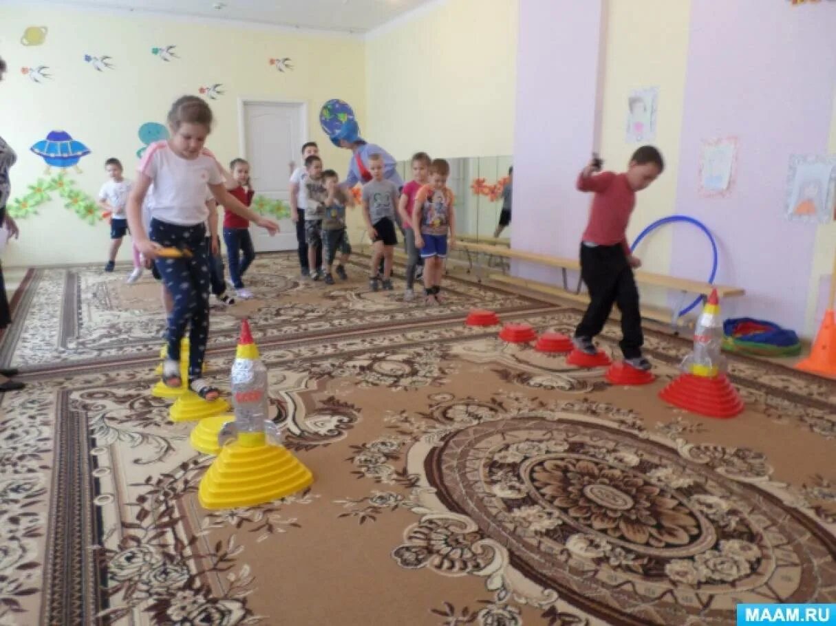 Спортивное развлечение в детском саду. Спортивное развлечение в подготовительной группе. Развлечение в старшей группе. Спортивный досуг в детском саду.