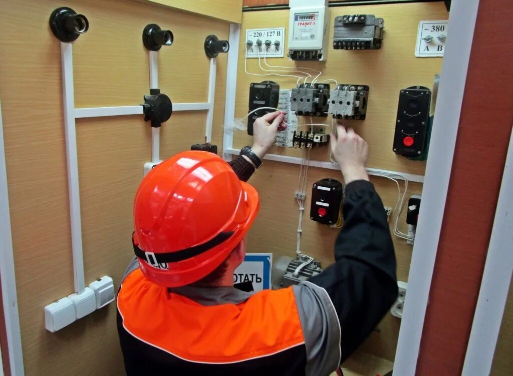 День работников бытового обслуживания поздравление. Коммунальные и жилищно бытовые услуги. Коммунальные услуги. Логотип коммунального хозяйства. Коммунальные и жилищно бытовые услуги.
