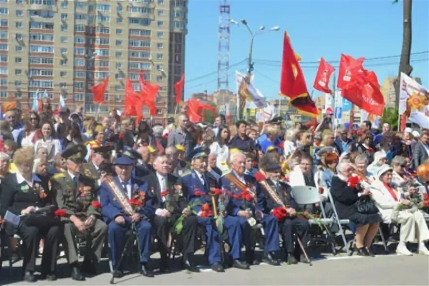 Митинг победы 9 мая. Аллея памяти Щелково. Митинг ко Дню Победы. Митинг посвященный Дню Победы. Митинг 9 мая картинки.