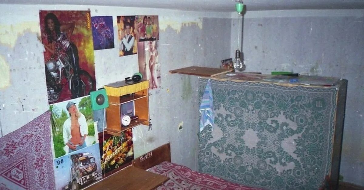 Комната в общаге. Советское общежитие. Общежитие в 90. Типичная комната в общежитии.
