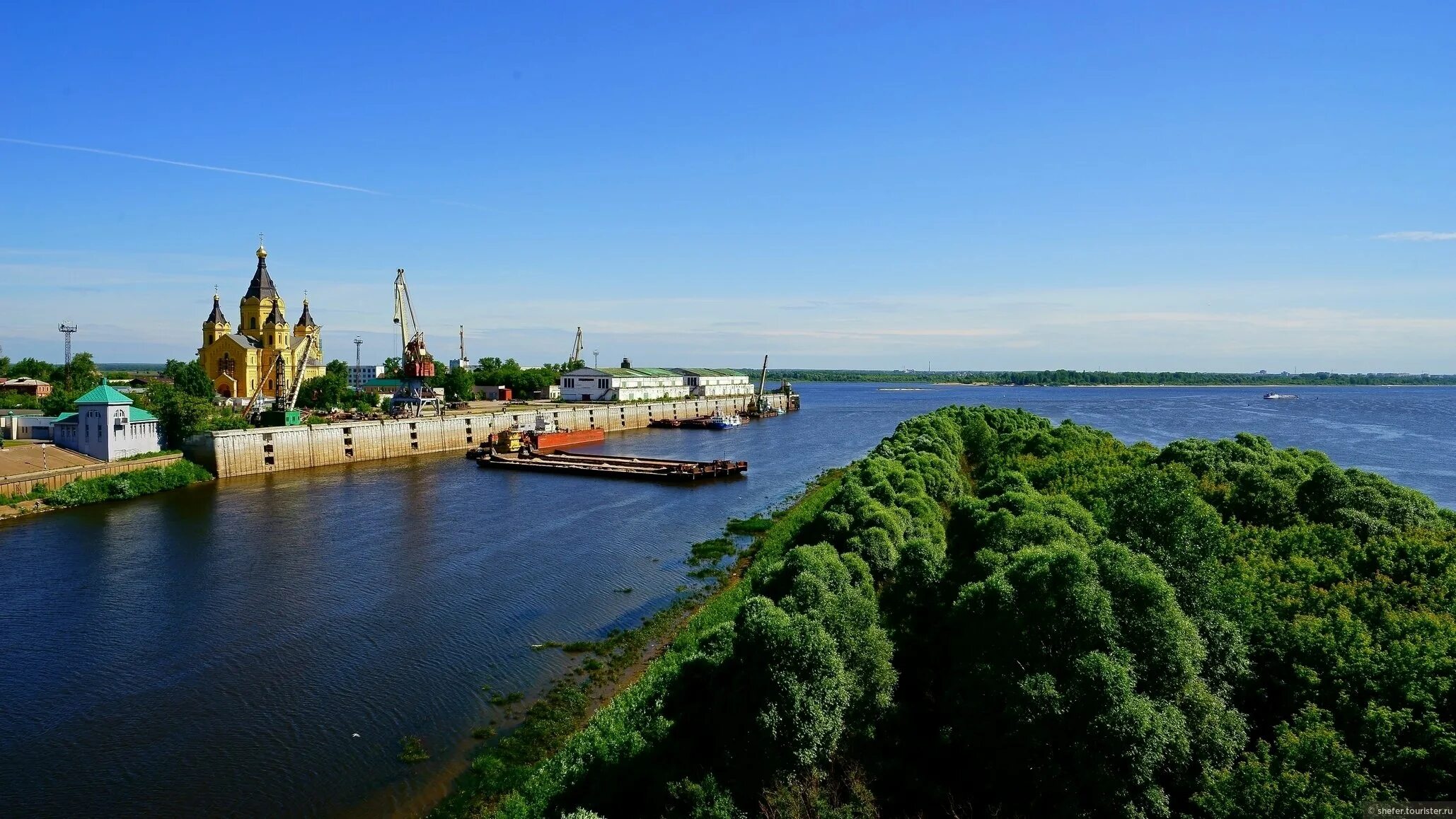 Река коломенка каширский район. Москва и ока город. Устье москвы реки коломна. Река волга нижний новгород. Река ока в коломне.