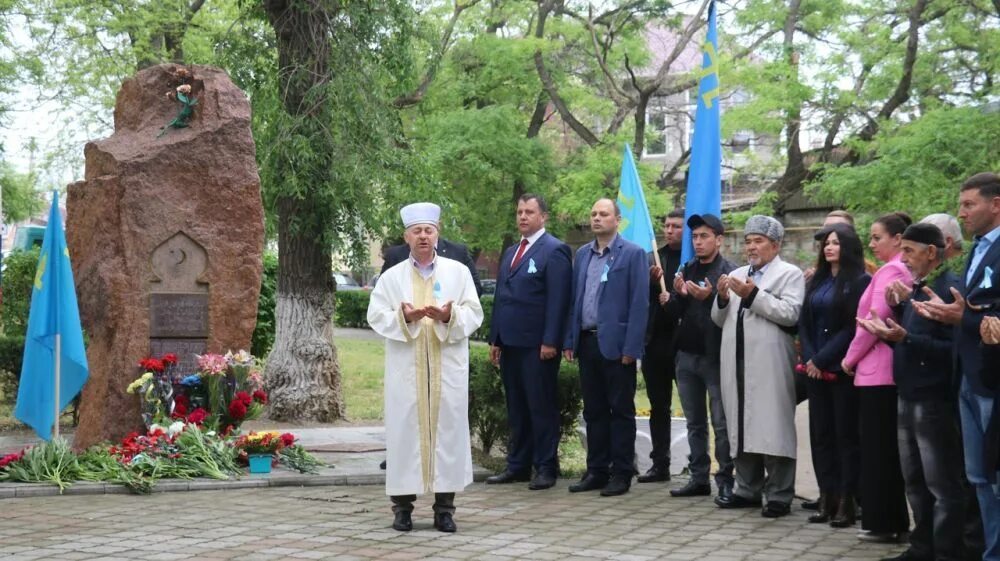 1944 депортация крымских. Старый Крым памятник жертвам депортации крымских татар. День памяти жертв депортации народов Крыма 18 мая. 18 Мая день депортации крымских. День памяти жертв депортации народов Крыма.