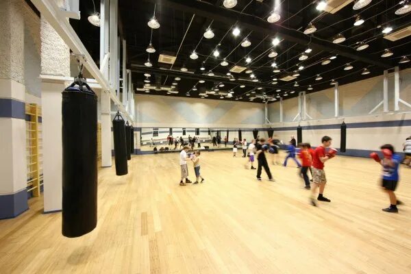 Центр спорта санкт петербург. Зал бокса в Люблино. Энгельс залы бокса. Спортивный зал Фиеста. Чернушка бокс спортзал.