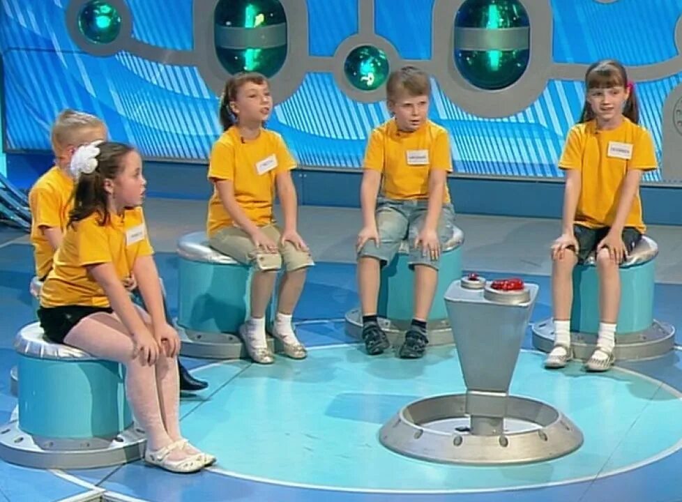 Вопрос на засыпку теленяня карусель. Ведущий на канале карусель. Теленяня 2008. Вопрос на засыпку телеканал карусель. Включи передачу вопрос.