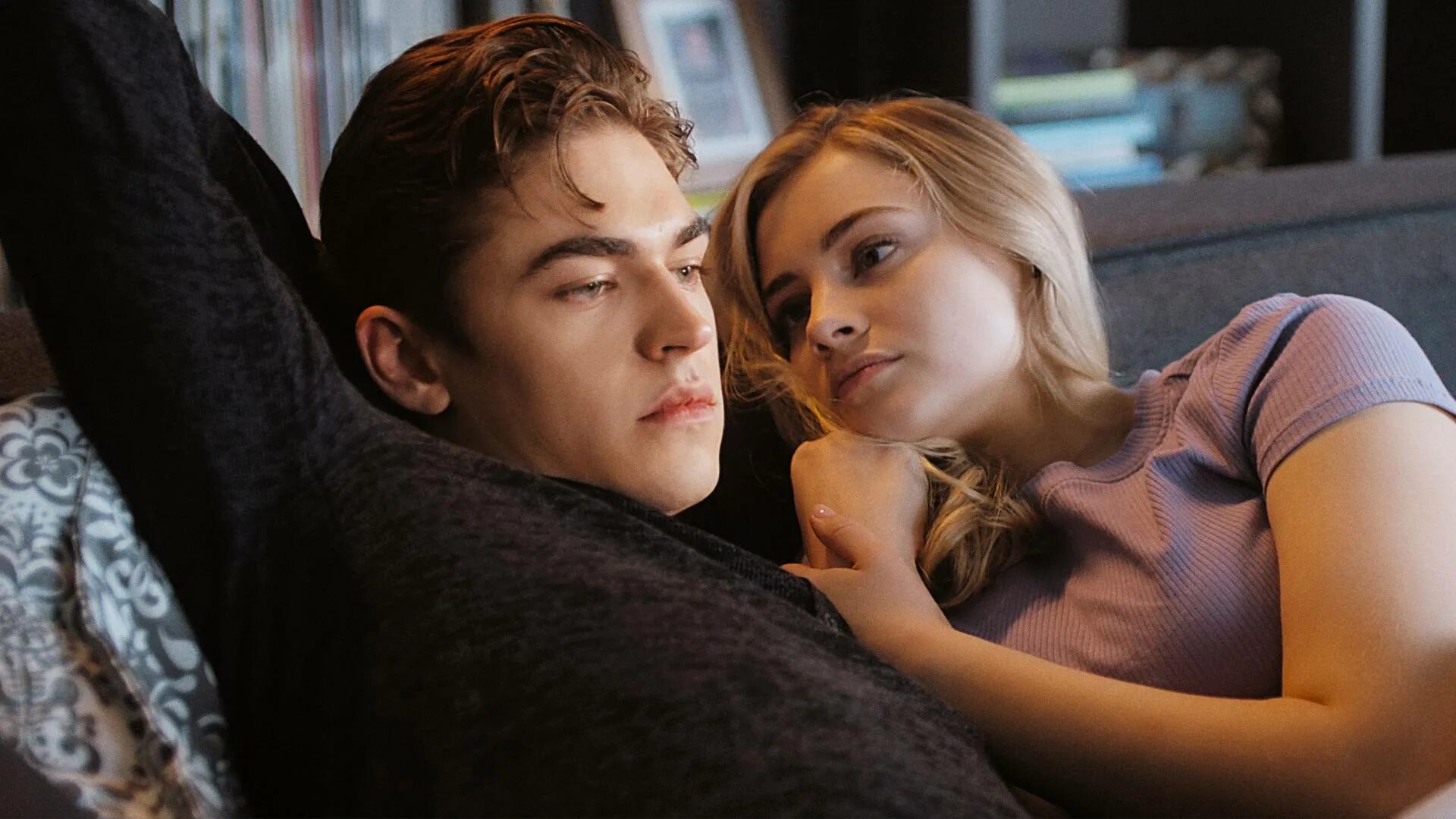 Хардин и тесса. Хардин скотт и тесса поцелуй. Тесса и хардин 2022. Николас сойер и тесса рейнхарт. Хесса и хардин.