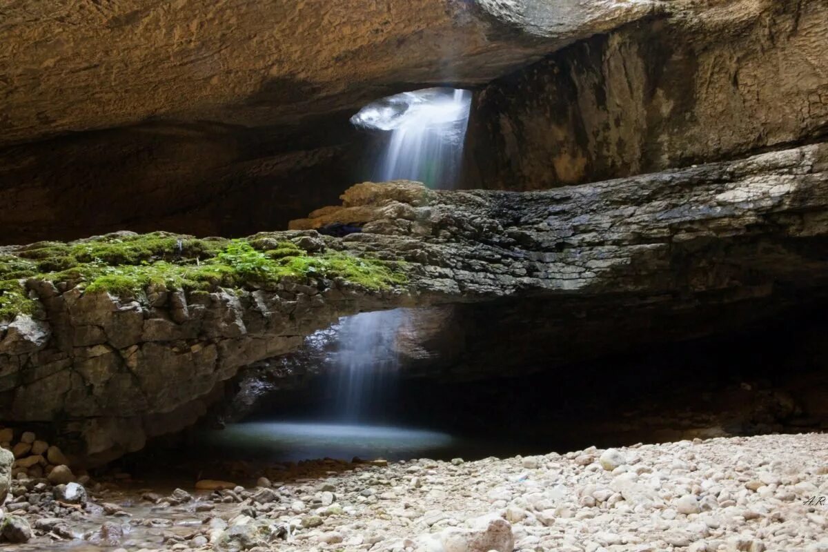 пещера кудеяра саратовская область. деревня лох. салтинский подземный водопад. перевальное крым красные пещеры. кудеярова пещера легенда.