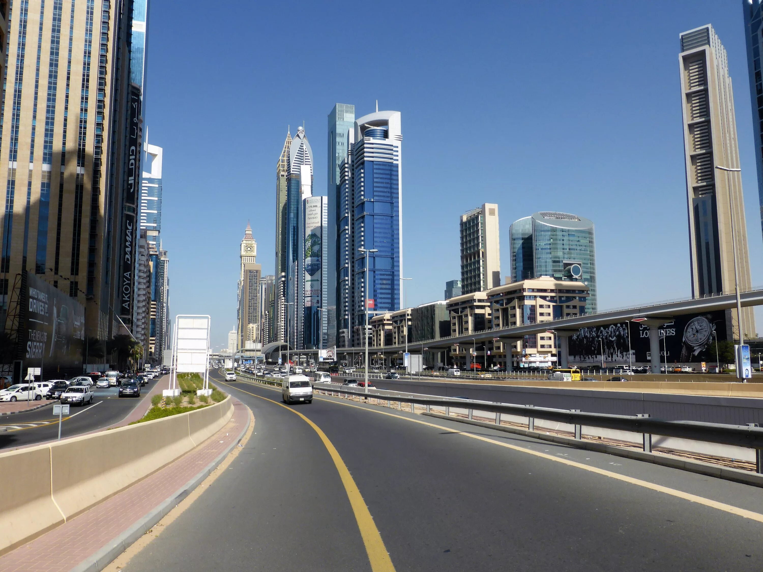 Самый длинный город город дорога. Небоскребы Дубая. Дубай шоссе. Автобан Дубай. Dubai Road Street.