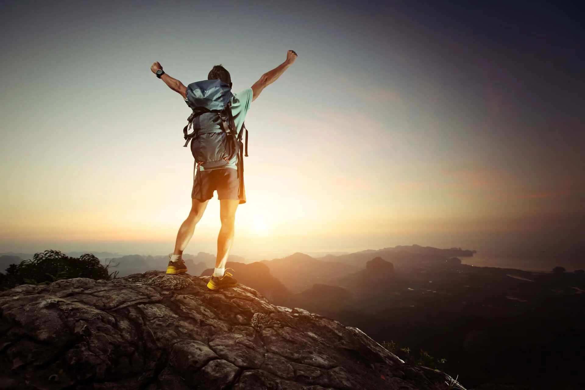 Climb up high. Вершина горы. Человек на вершине горы. Покорение вершин. Человек покоряет гору.