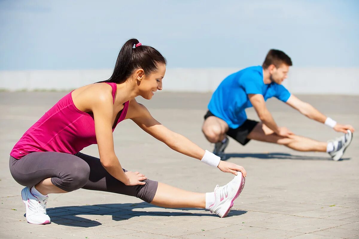 Sport helps people. Физические упражнения. Физическик упражнениях".. Спортивные движения. Спортивные люди.