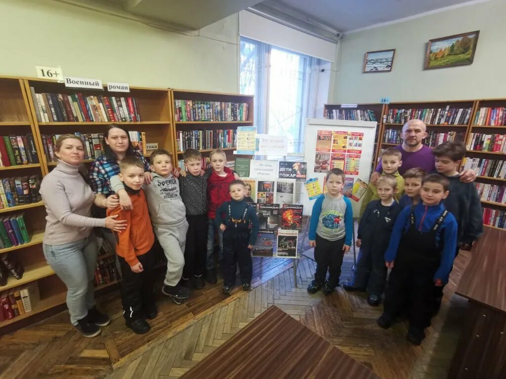 Библиотека на гражданском. Городская библиотека. Московская библиотека. Читатель года в библиотеке. Го в библиотеку.