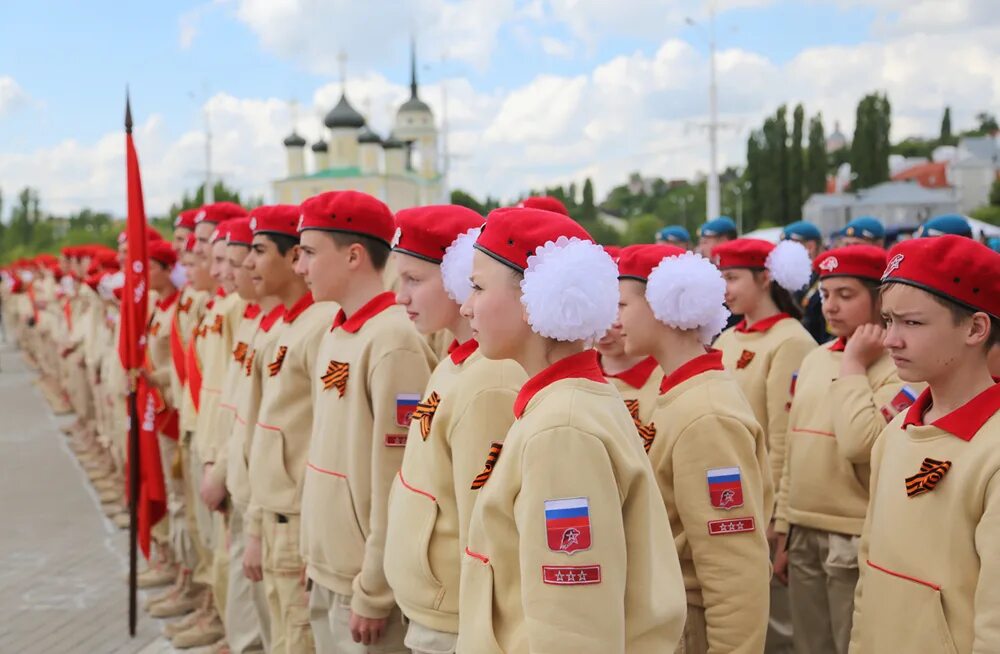 Юнармейский отряд Патриот. ВВПОД Юнармия Самарской области. Одежда для девочки юнармейцы. Детское патриотическое движение.