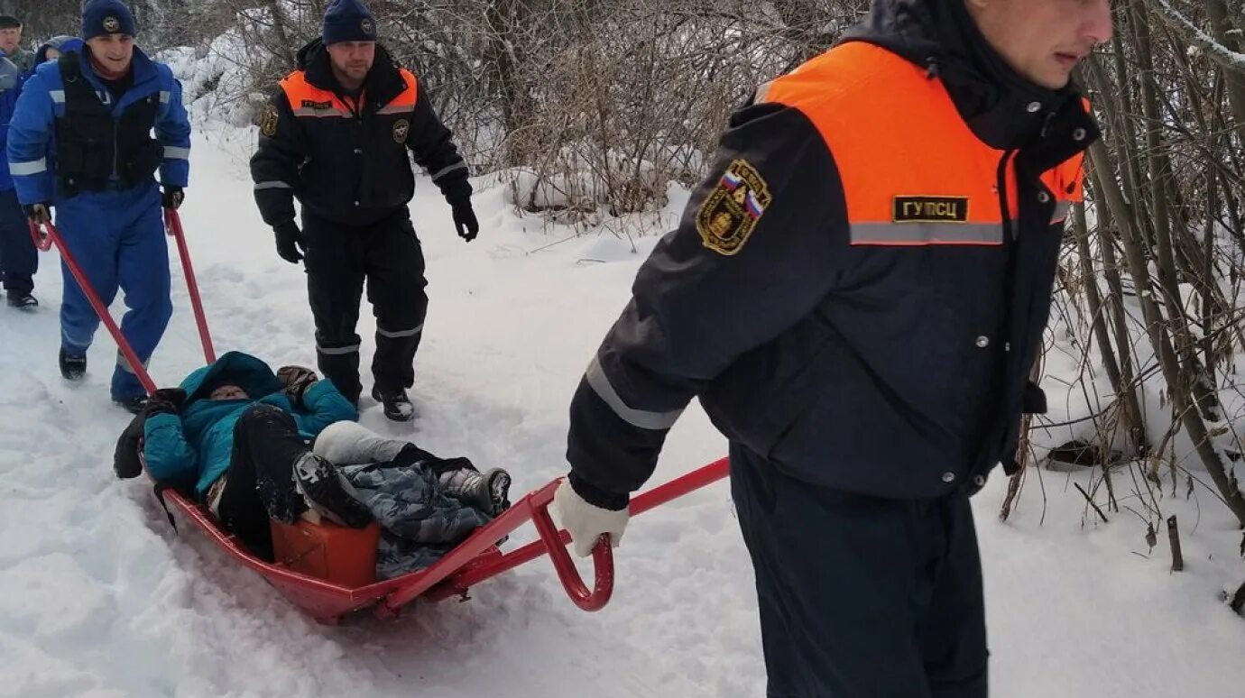 Спасатель мчс. Спасатели мчс россии. Спасатели мчс россии. Работа спасателей мчс. Спасатели 18.
