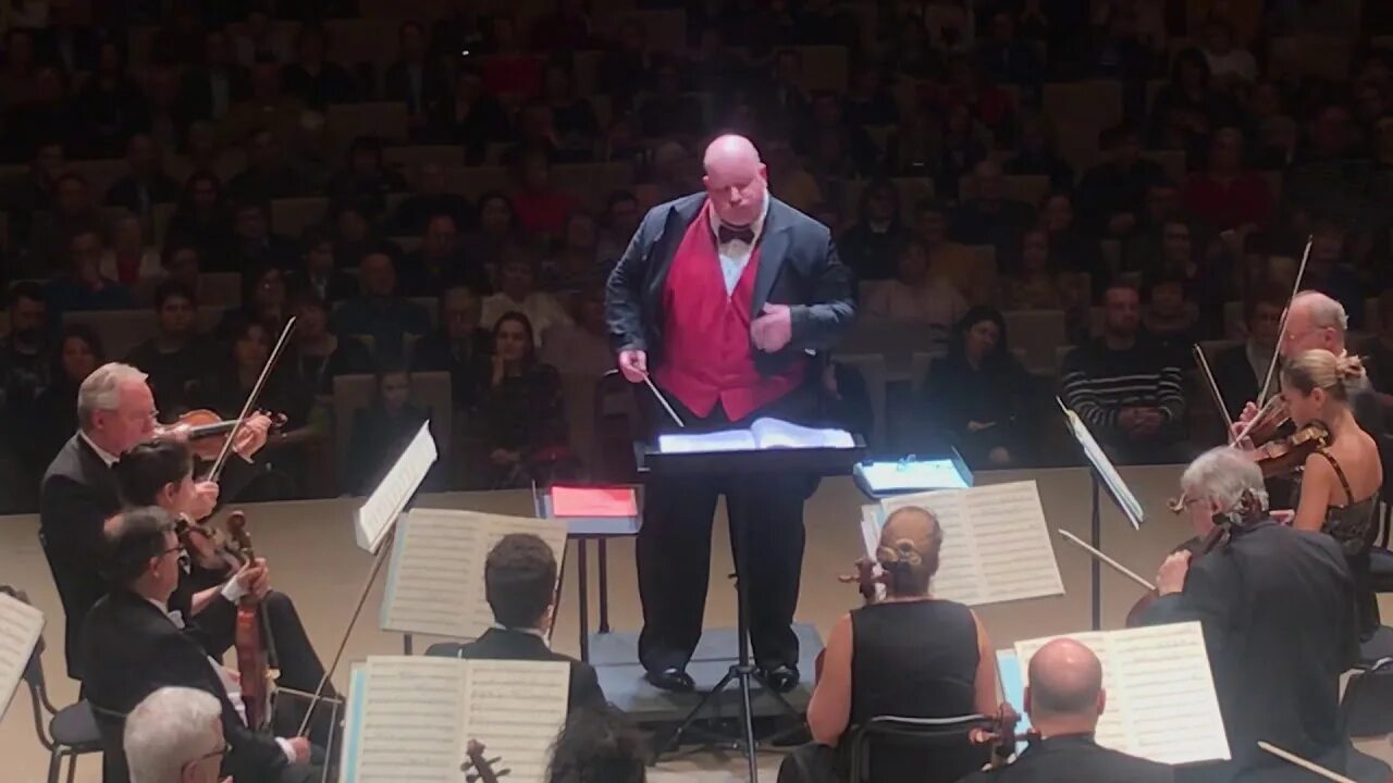 фабио пирелли дирижер москва. танцующий дирижер. уральский духовой оркестр. арсентий ткаченко дирижер. дирижер борис хатуевич темирканов.