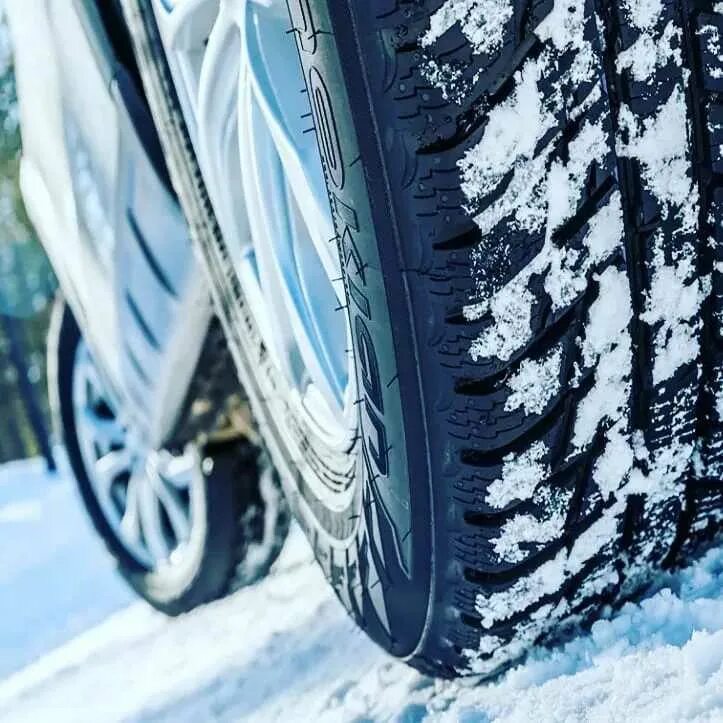 Зимняя шина краснодар. Зимние колеса. Летняя и зимняя резина. Зимняя резина на авто. Зимние и летние колеса.