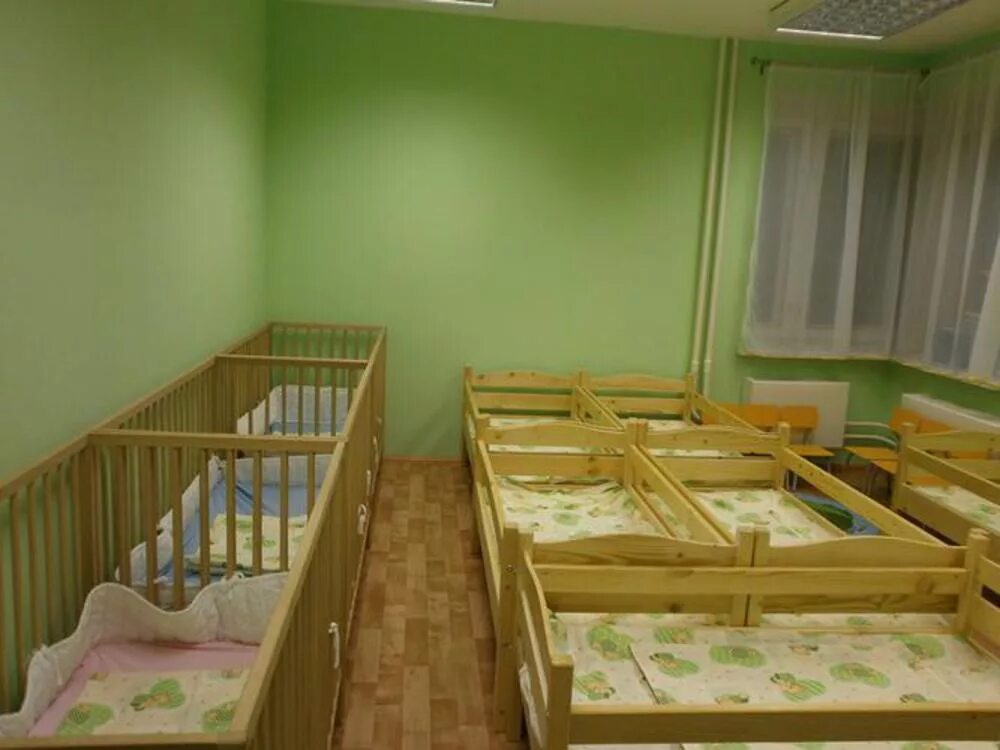 Как попасть в ясли с 1.5. Кровати в детском саду. ясли кроватка. кроватки в садике. кровати в детском садике.