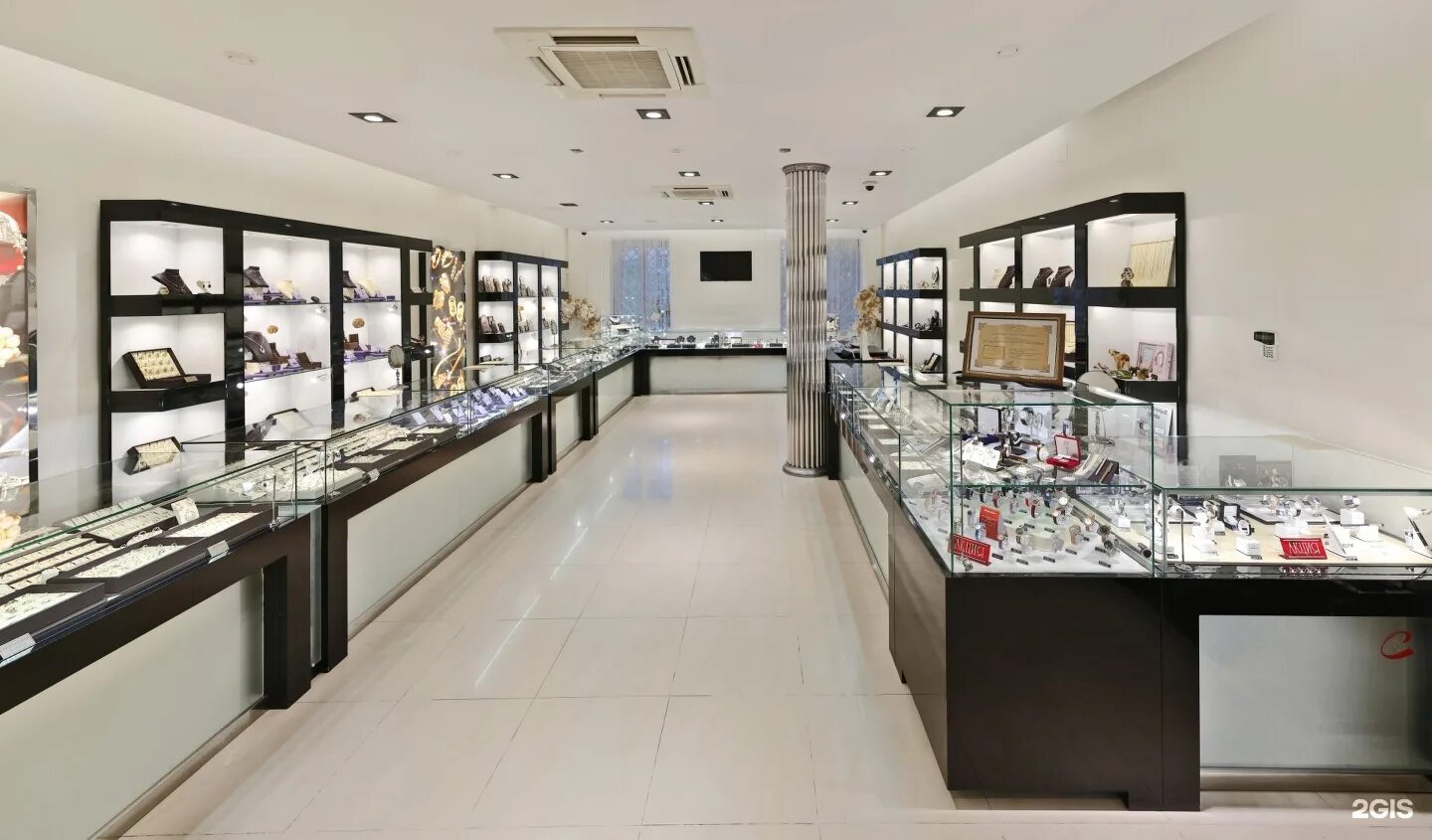 магазин часов. магазин золота в галерее. ювелирный магазин часов. магазин ювелирных часов. ювелирный магазин часов.