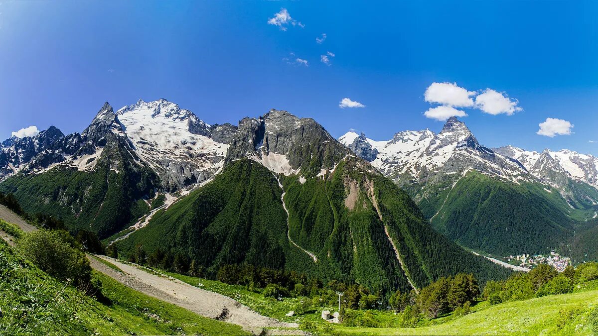 Домбай фото. Домбай лето горы. Горы Кавказа Теберда. Кавказ КЧР Домбай. Минеральные воды горы Домбай.