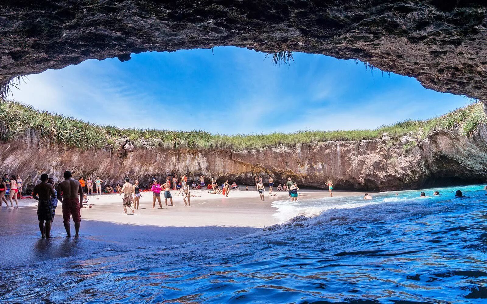Скрытый пляж в мексике. Video hidden beach. Пуэрто-вальярта скрытый пляж. Плайя дель амор мексика. Остров мариета скрытый пляж мексика.