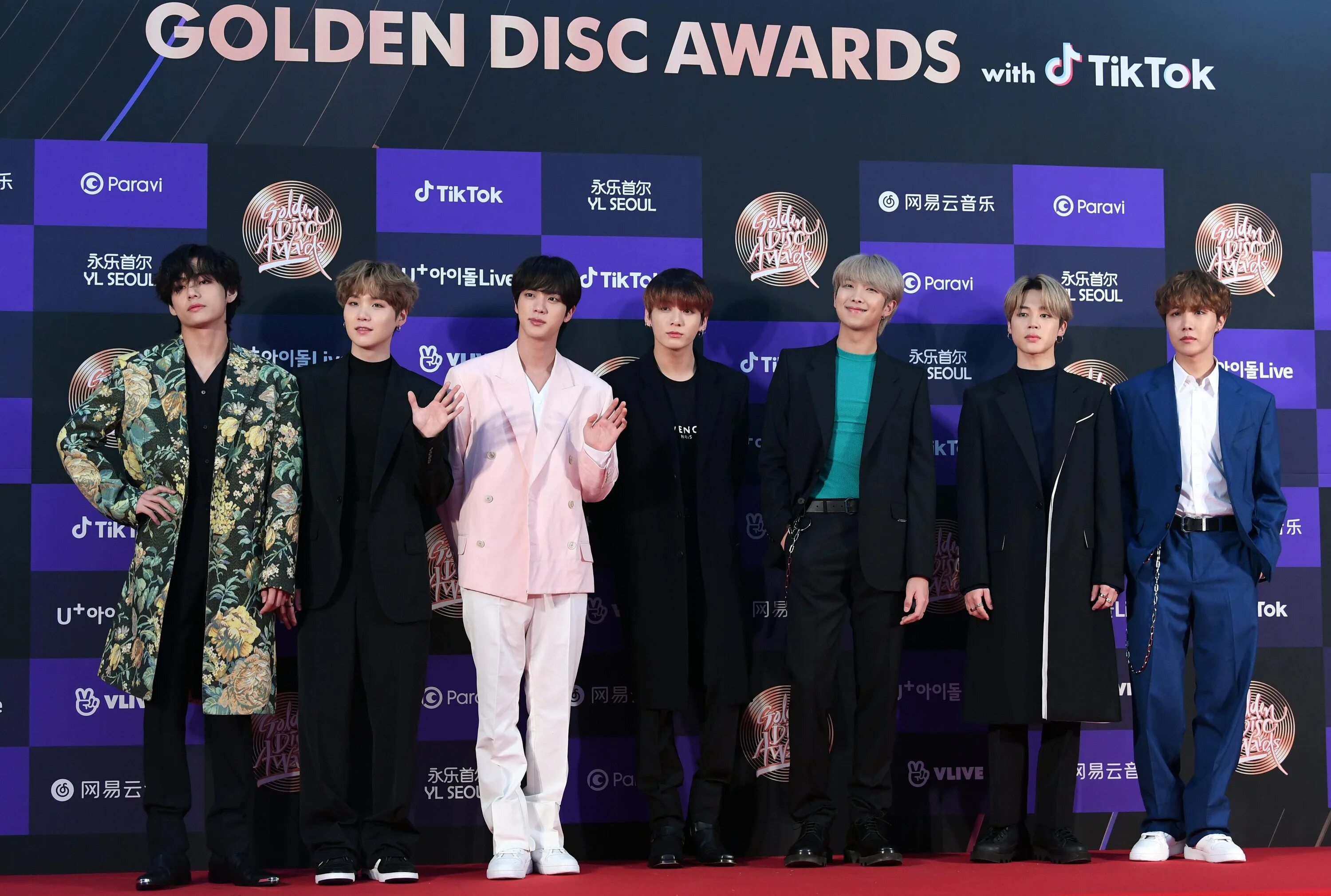 Раз бтс. Бтс golden disk awards 2025. рекорды бтс. бтс грэмми 2025. бтс forbes.