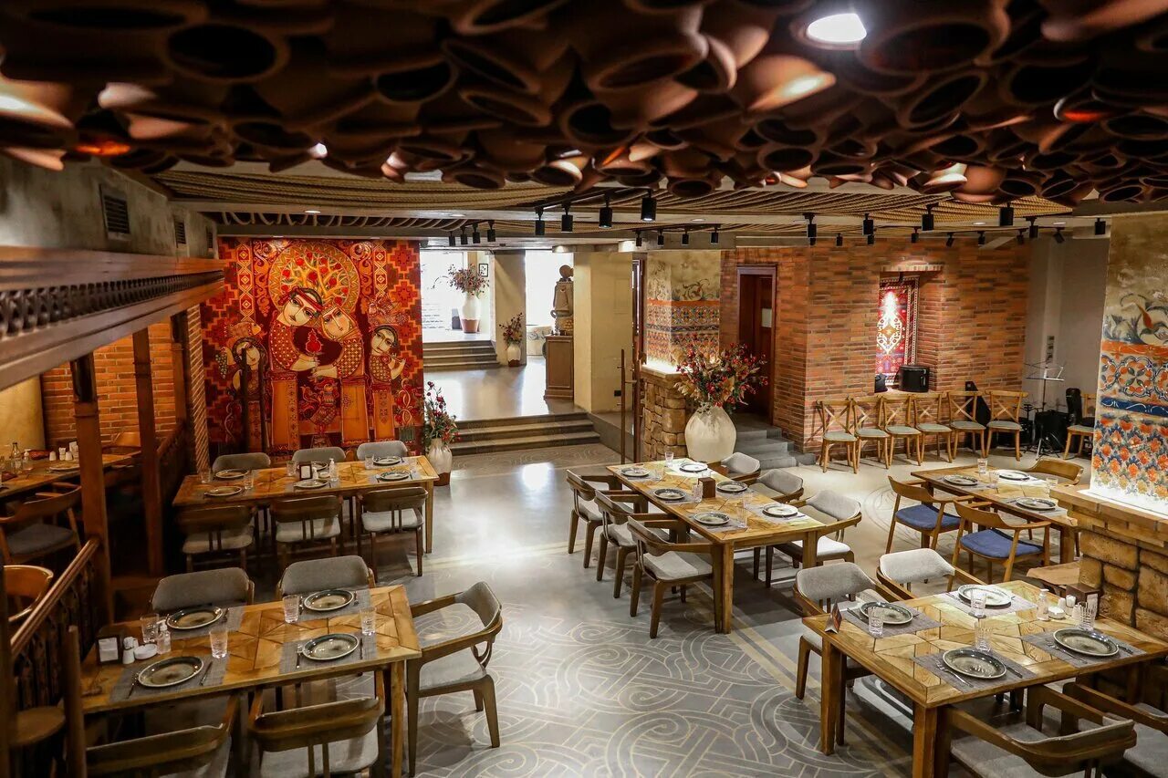 Ереван рестораны. Арарат пандок ресторан ереван. Кацин ресторан ереван. Ресторан ktoor ереван. Арарат пандок.