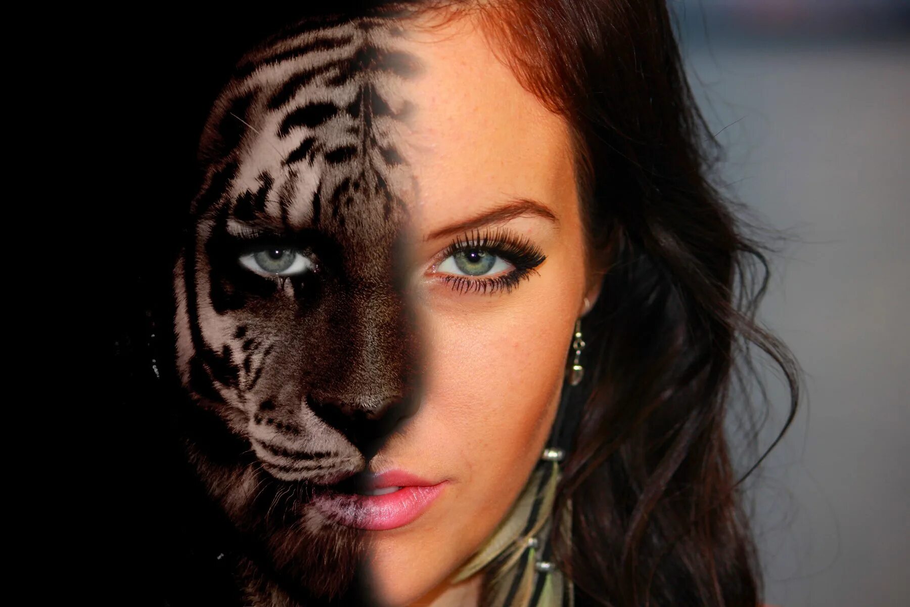 Мужчина коза женщина тигр. Гримм пантеры. Девушка тигрица. Грим львицы. Лицо наполовину животное.