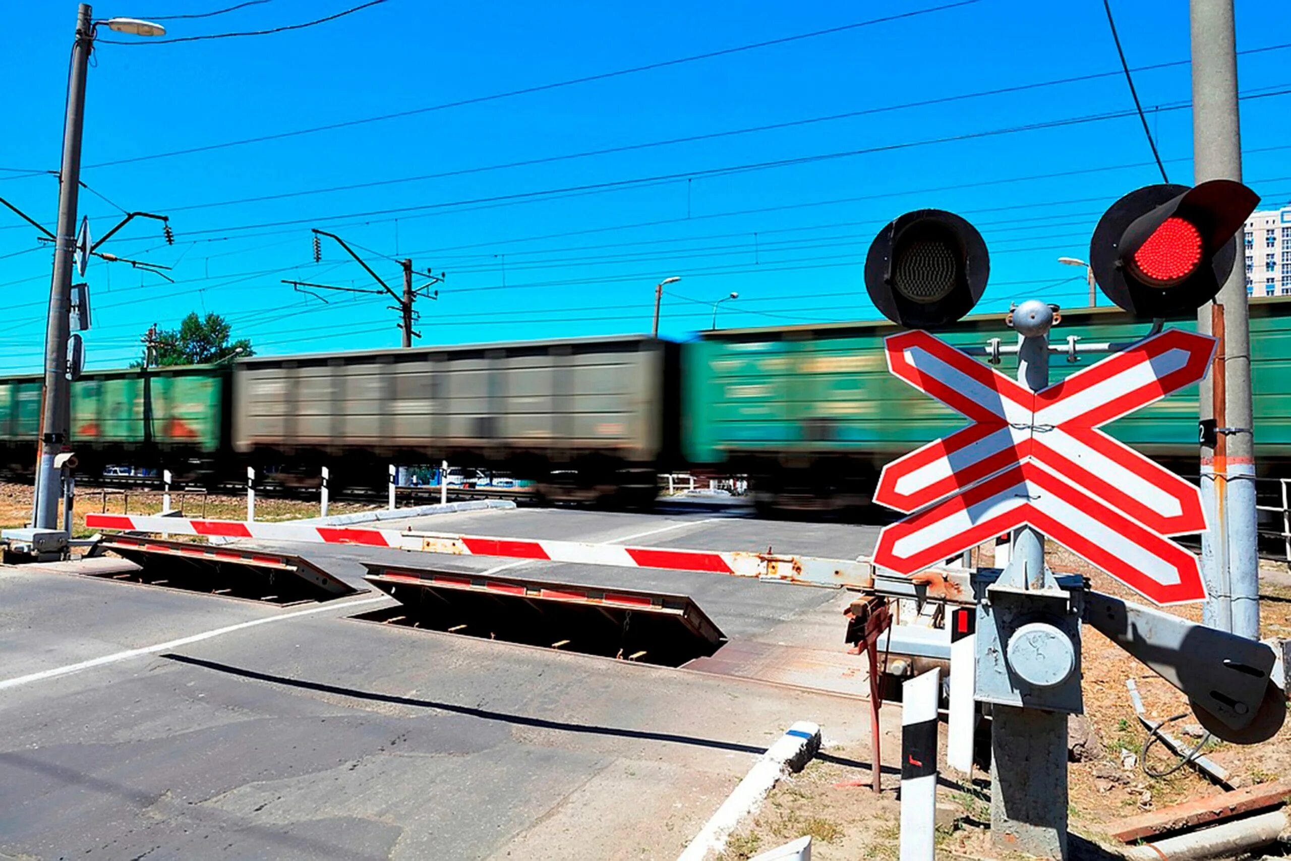 Переезда ж. Жд станция шатура. Железнодорожныйперерезд. Железнодорожный переезд 136 км луховицы. Жд шлагбаум.