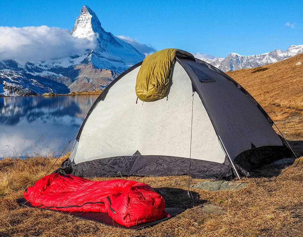 Швейцарская палатка. Спальный мешок. Палатка Swiss Mountain. Кемпинг в Церматте.