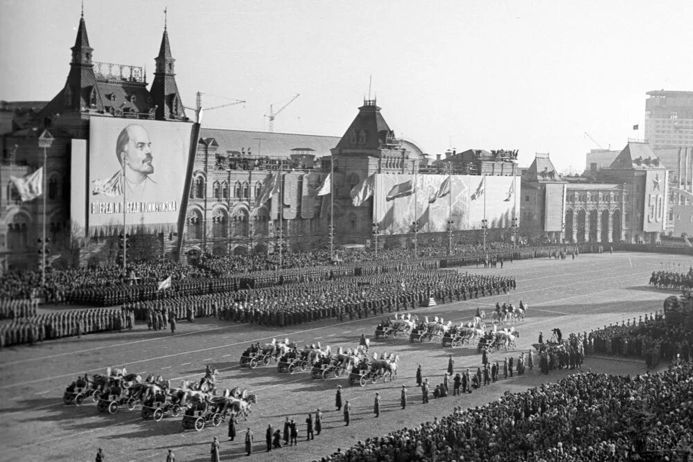 1 мая 1939. Парад 7 ноября 1967 года на красной площади. Парад Победы 1967. Парад РККА 1939 Москва. Парад Октябрьской революции 1990.