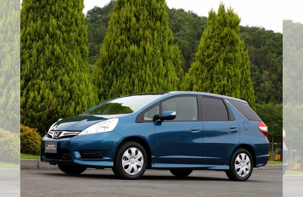 Honda fit shuttle hybrid. Хонда шаттл 2011 года. Хонда фит шаттл 2011 белая. Хонда fit shuttle. Honda fit shuttle 2011.