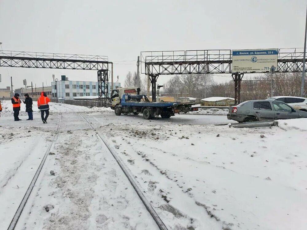 Авария на переезде Ижевск. Игра Удмуртия транспортная доступность. ДТП на переезде Ижевск вчера. Приемка на Телегина возле переезда г. Ижевск'.