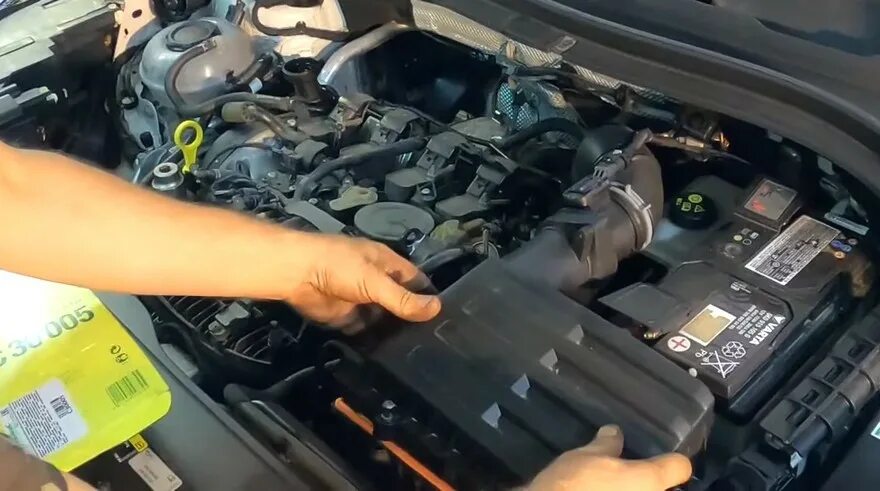 Замена воздушного фильтра Шкода Кодиак 2.0 TSI и 2.0 TDI своими руками. Запчасти