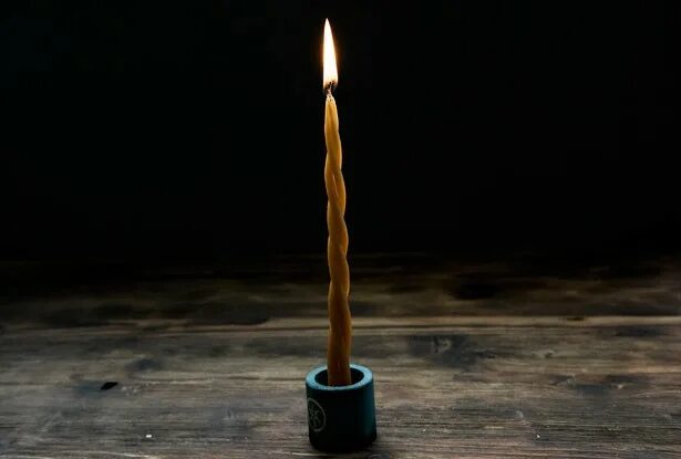 Свечи скрутки наборы. Магические свечи. Красивые свечи. Скрутить свечу. Переплетенные свечи.