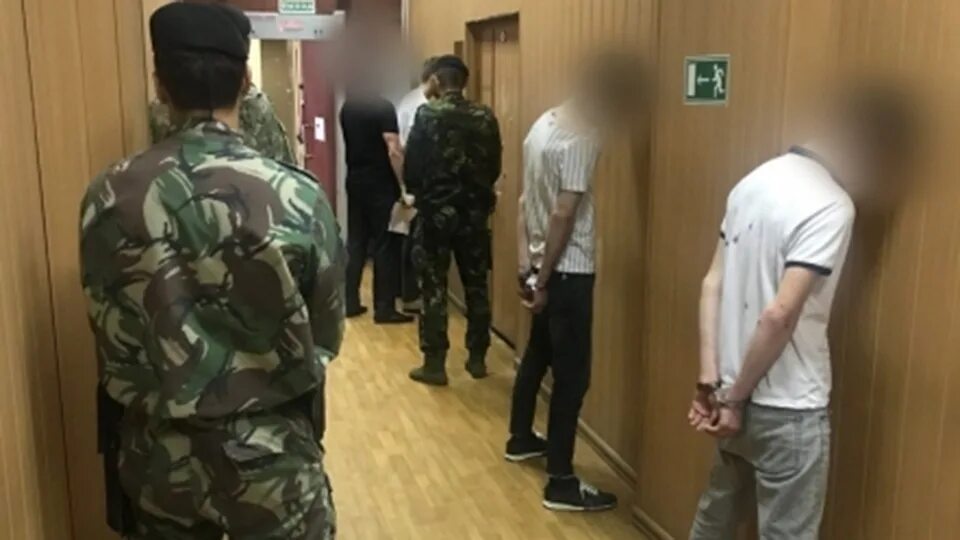 Драка в зале суда. Задержание сотрудников полиции в Саратове. Избили татарина