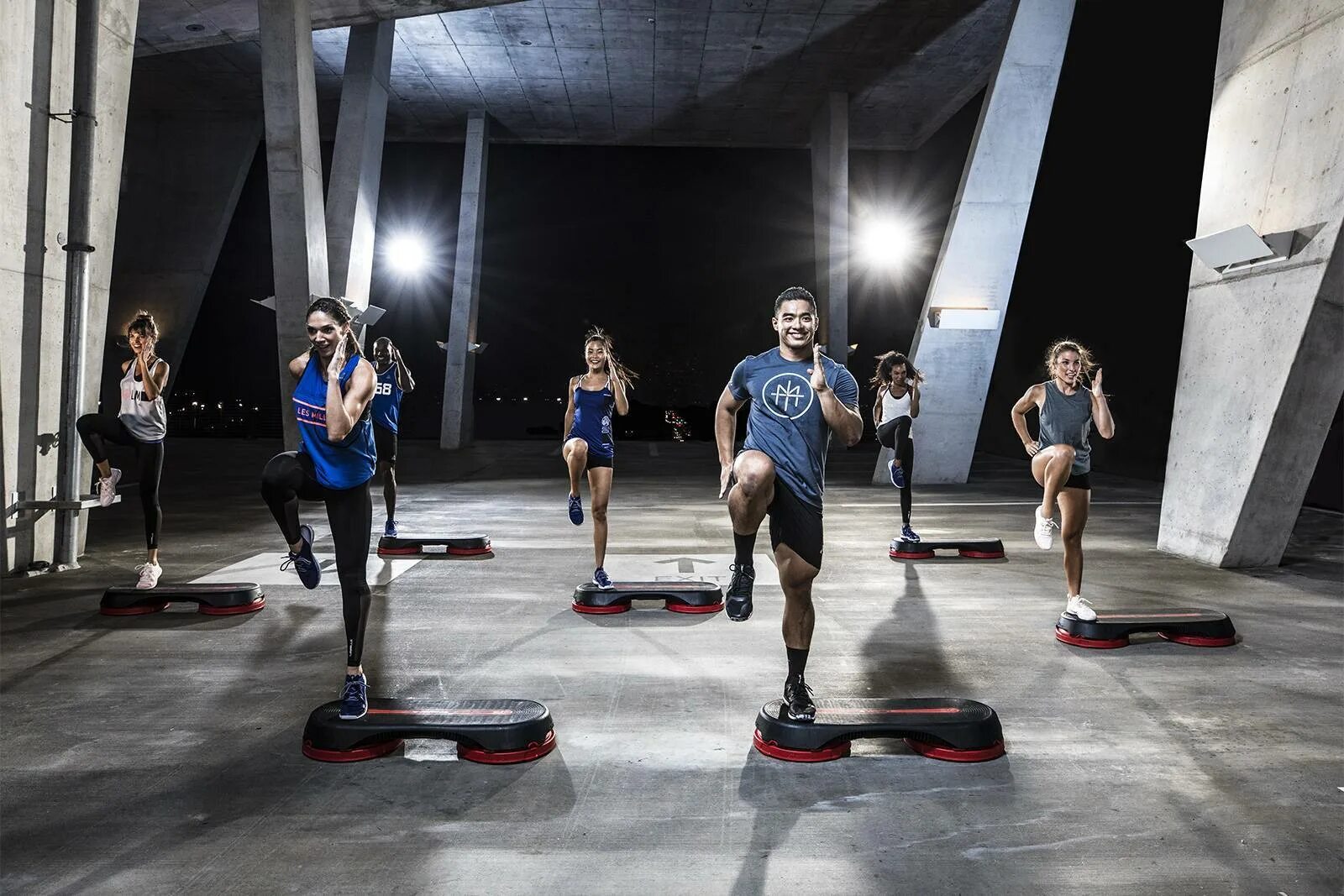 Inside fit ташкент. Тренажерный зал дома. Тренажерный зал. Fox gym сокольники. Фитнес клуб.