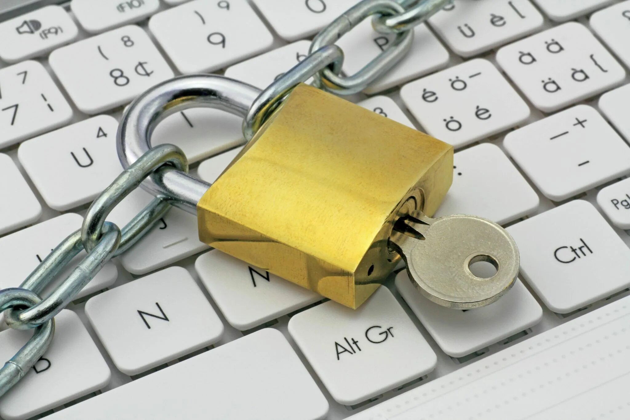 Тайна и конфиденциальность информации. Защита данных. защита личной информации. конфиденциальные персональные данные. компьютер с замком.