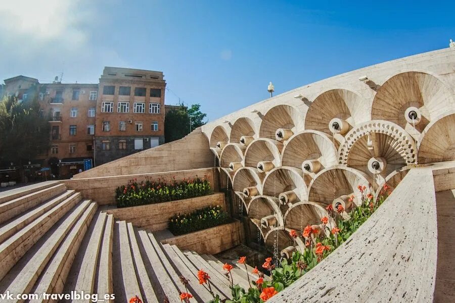 Каскад ереван сколько. Ансамбль Каскад Ереван. Музей Каскад в Ереване. Каскад Ереван архитектура. Ереван ступеньки Каскад.