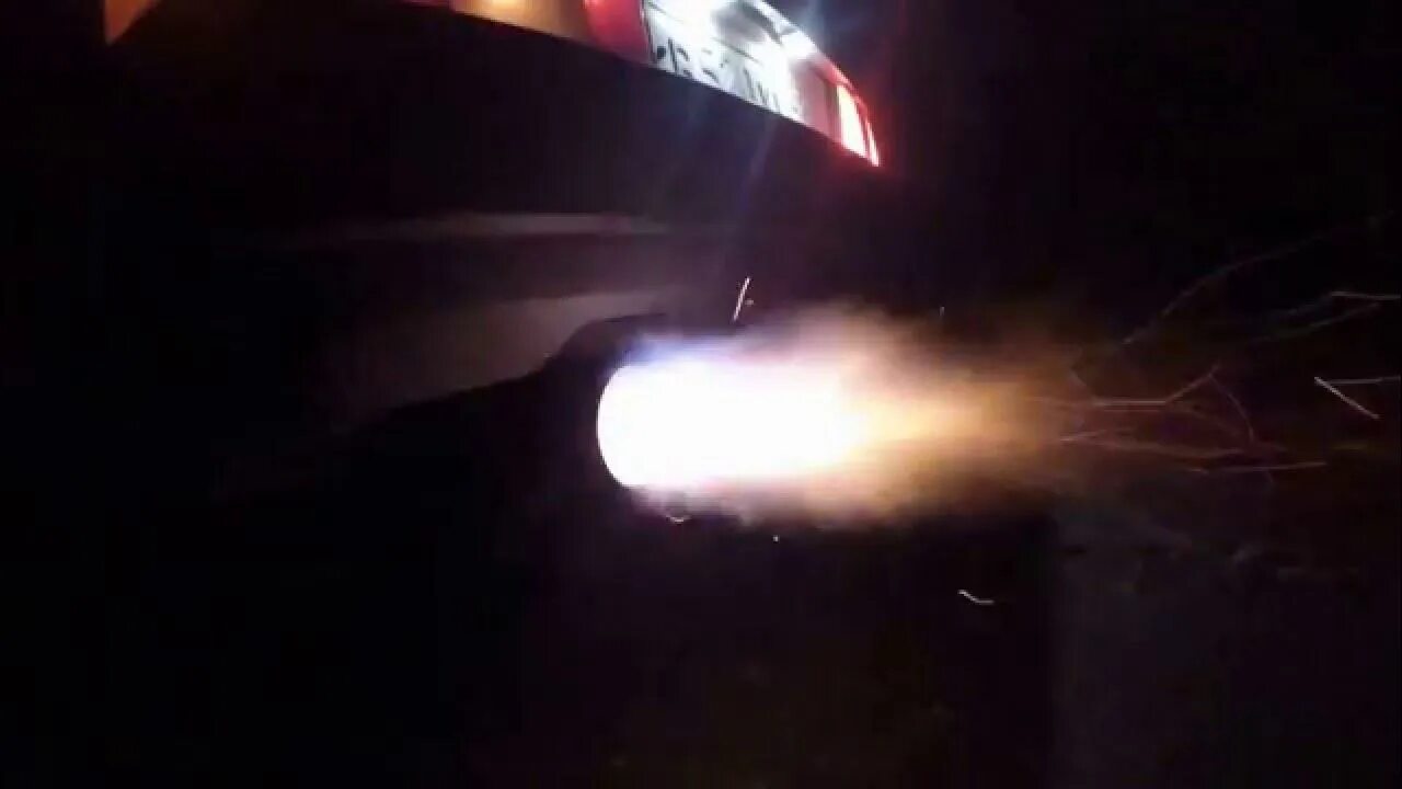 Пламя из трубы. Ваз 2114 прямоток огонь из трубы. огонь из выхлопа ваз 2109. ваз 2114 огонь из глушителя. выхлоп с огнем на ваз.