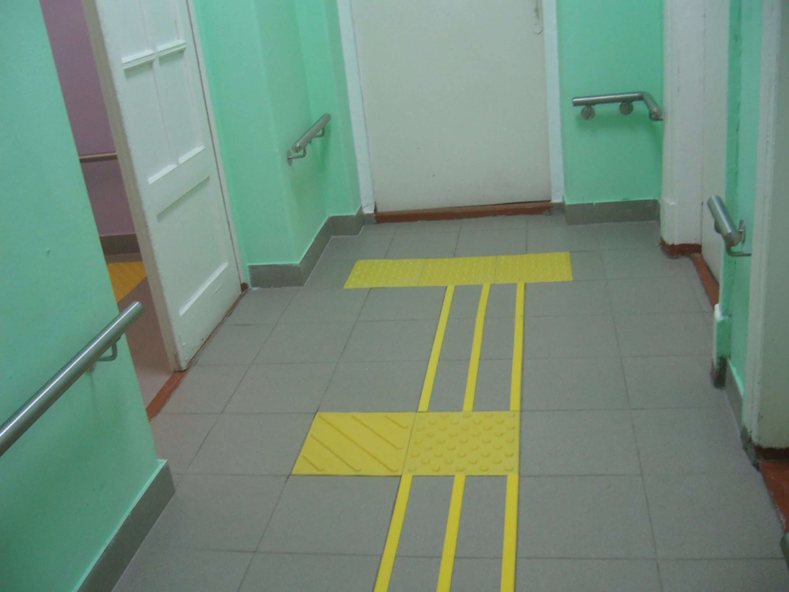 доступная среда в школе для детей инвалидов. оборудования для инвалидов и маломобильных групп населения в доу. доступная среда в образовательных учреждениях. пандусы для инвалидов в школе. доступная среда в образовательных учреждениях.