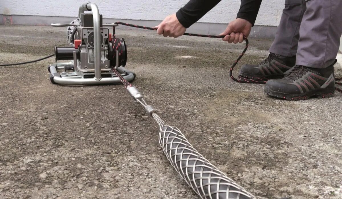 Кабестановая лебедка psw 7/8 vetter. Лебедка с бензиновым двигателем honda 390. Электрические кабельные лебедки для протяжки кабеля 5 тонн. Лебедка ksw-e-500 psw 7/8. Лебёдка лг 100 для протяжки кабеля.