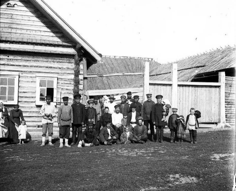 Великорецкий никольский храм. Вятская деревня вятская губерния. Карта вятской губернии с уездами. Вятка крестьяне 19 века. Вятская деревня вятская губерния.