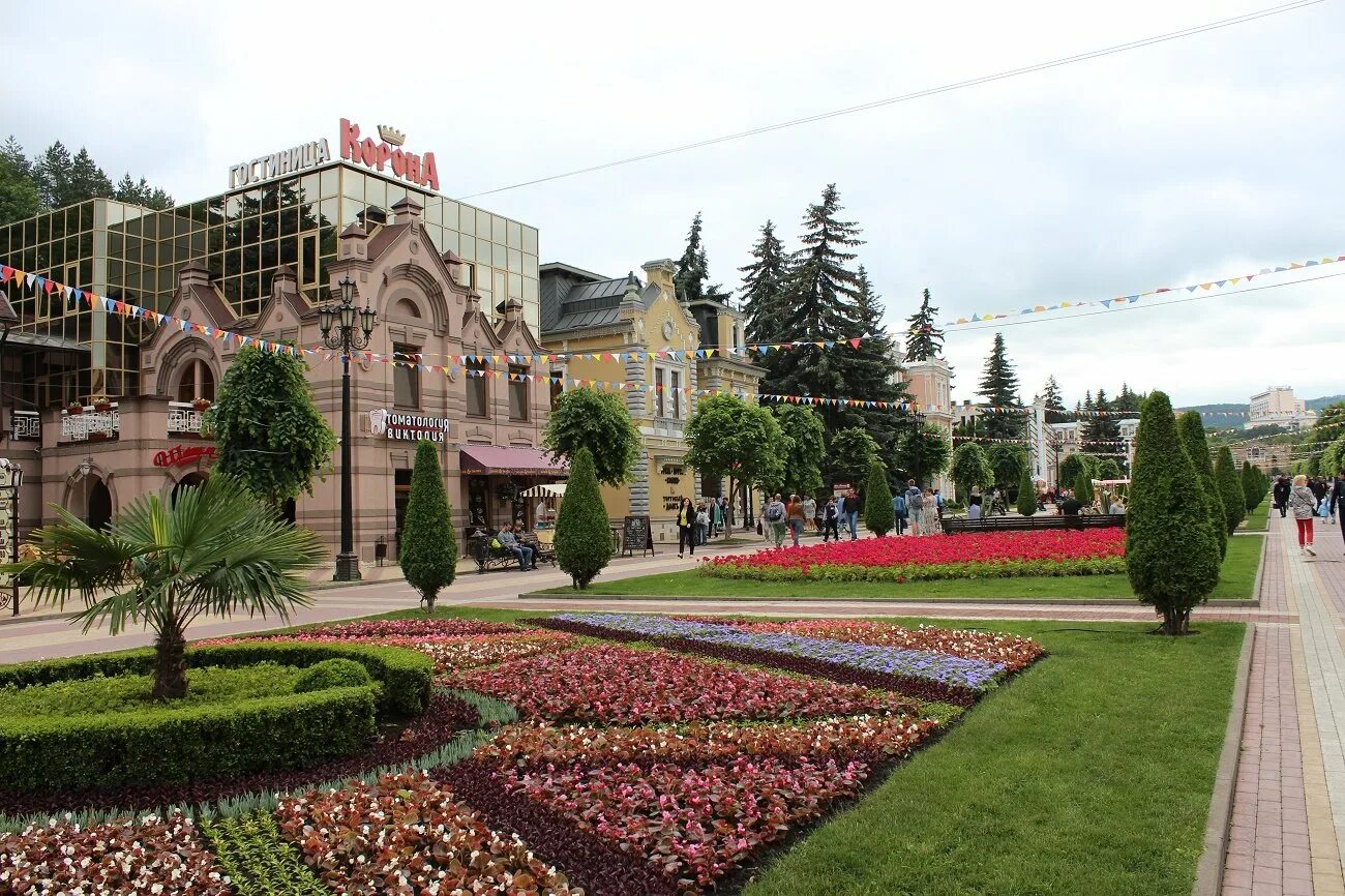 Кисловодск сайт. Кисловодск центр города. Центр г. Кисловодск. Кисловодск центр города 2020. Парк цветник в Кисловодске.