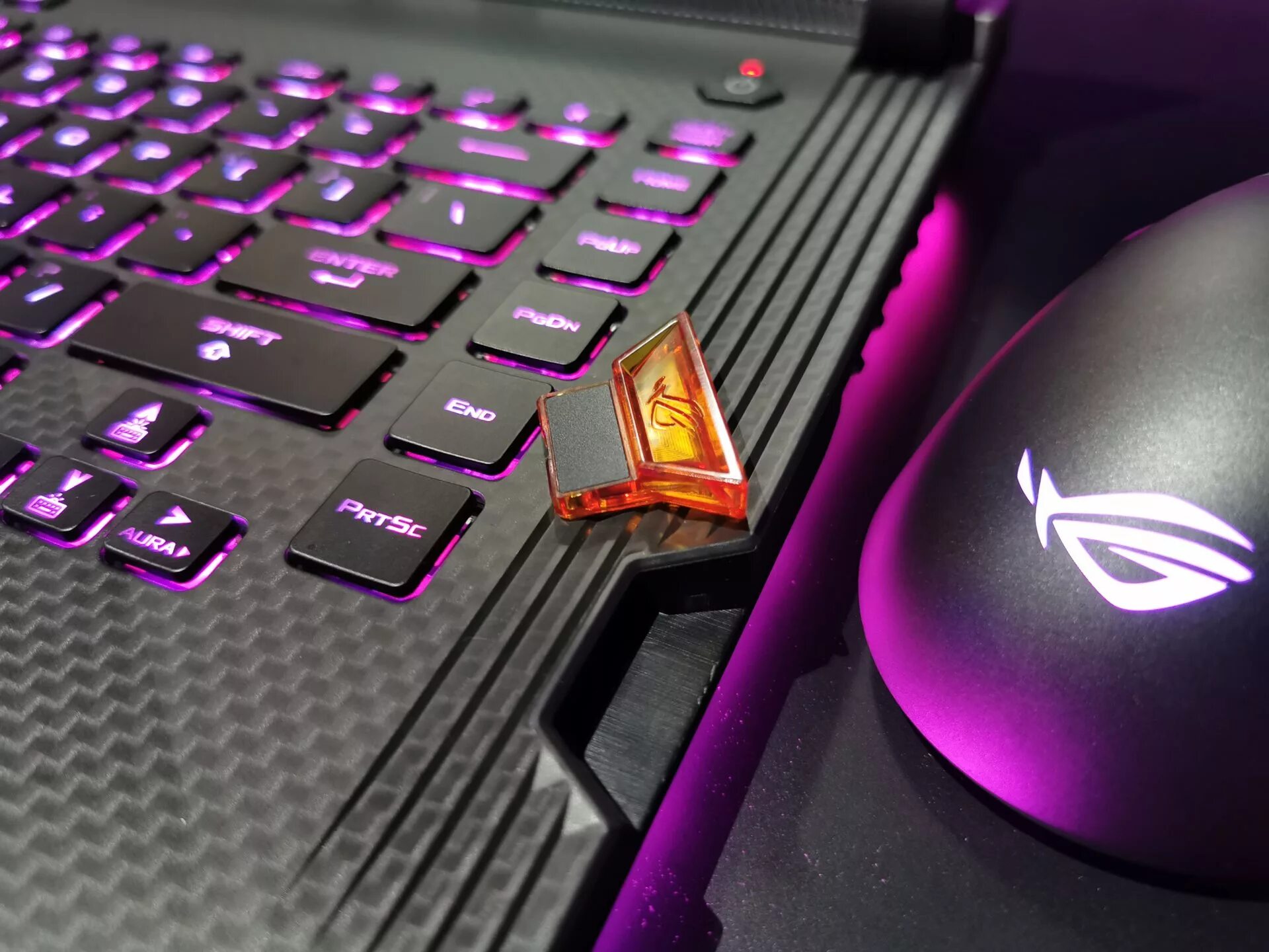 Asus rog strix scar купить. ASUS ROG scar 3. ASUS ROG Strix scar 17. Асус Рог стрикс скар 15. ASUS ROG gl731g.