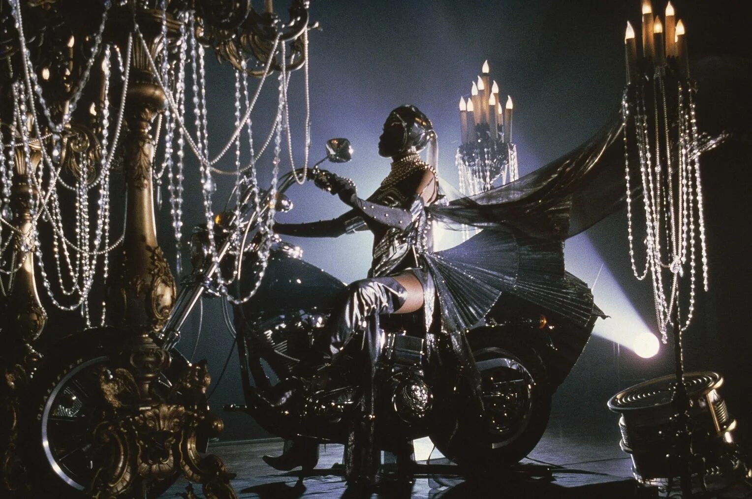 Уитни хьюстон queen of the night. Фильм телохранитель с уитни хьюстон. Уитни хьюстон queen of the night. Уитни хьюстон queen of the night. Уитни хьюстон куин.