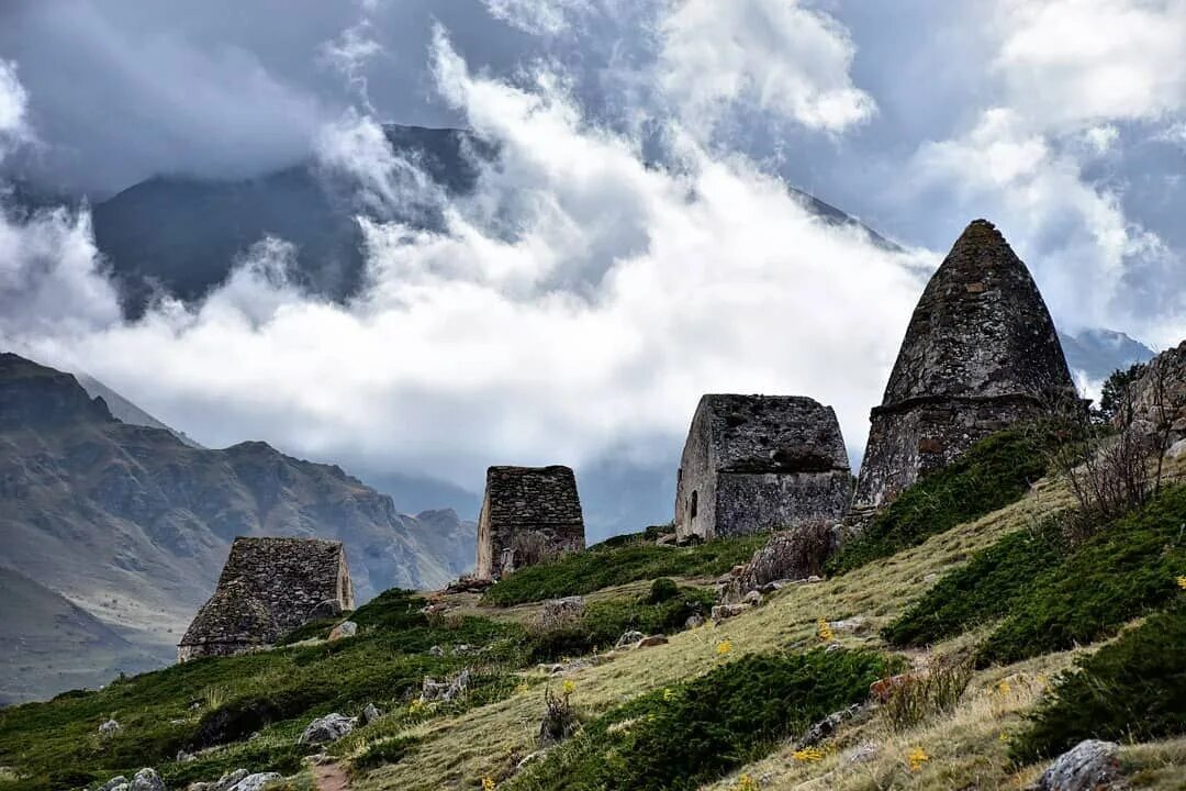 Эльтюбю Кабардино-Балкария. Эль Тюбю. Верхняя Балкария экскурсия. Греческая лестница в Эльтюбю.