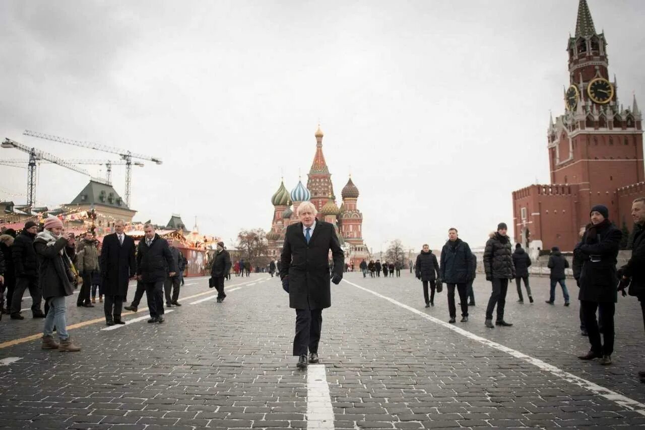 Человек пл. Джонсон на красной площади. Люди на красной площади. Москва люди.