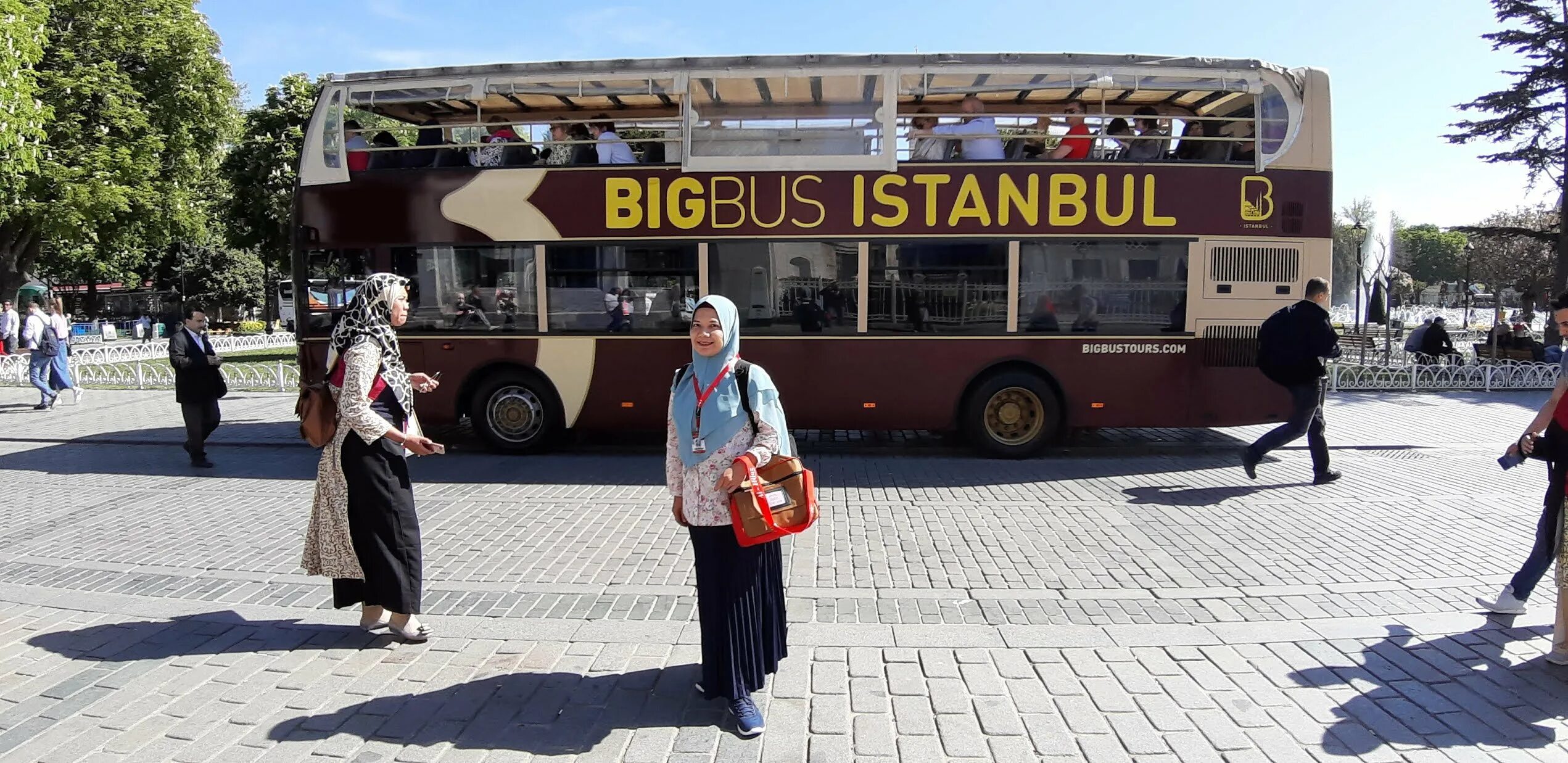 Автовокзал 73 купить. Стамбульский автобус. Большой Стамбульский автовокзал. Махачкала Стамбул автобус. Тбилиси Стамбул автобус.