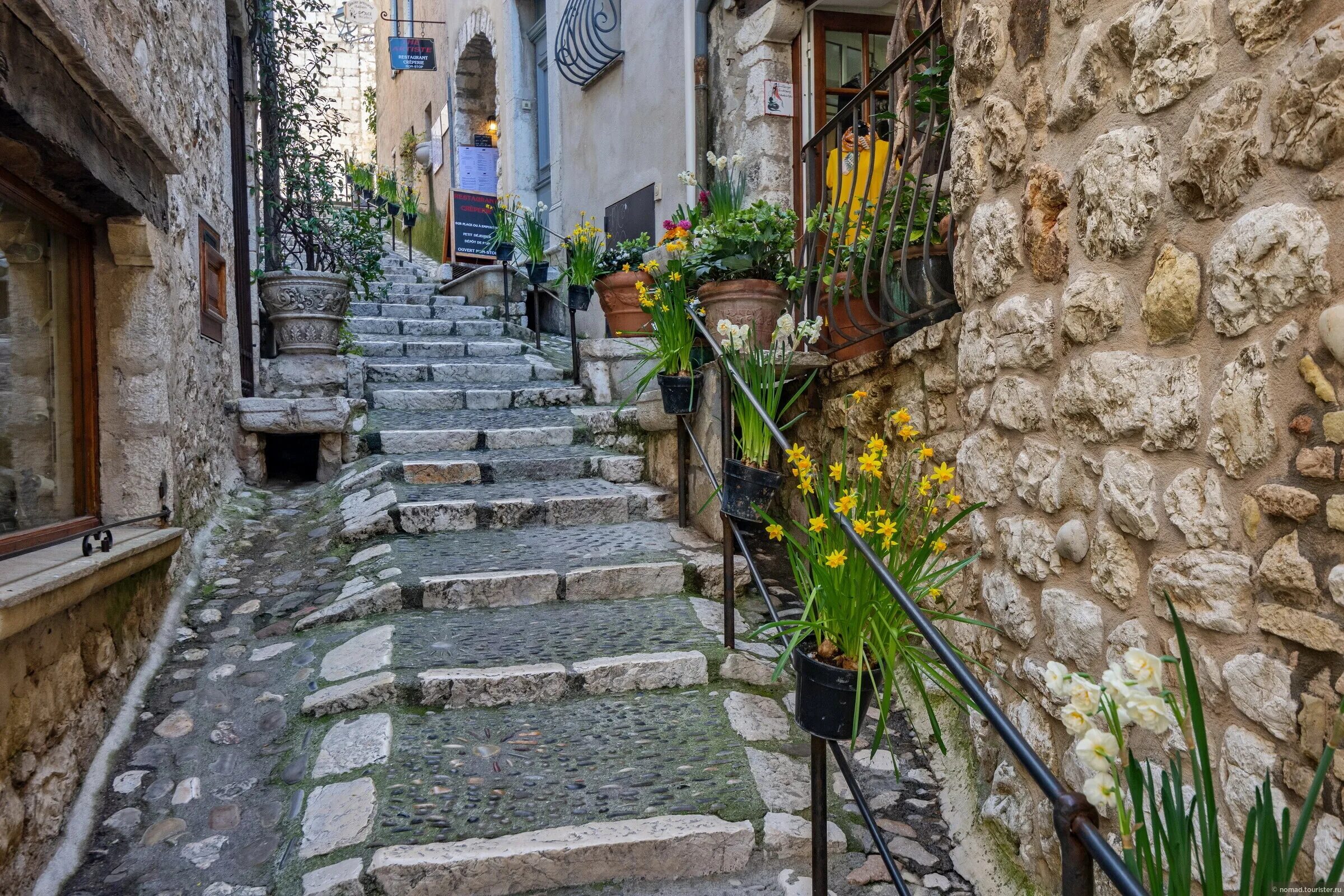 Сан поль де ванс франция. Сен поль ванс. Сен-поль-де-ванс франция достопримечательности. Saint paul de vence франция. Сан поль де ванс франция достопримечательности.