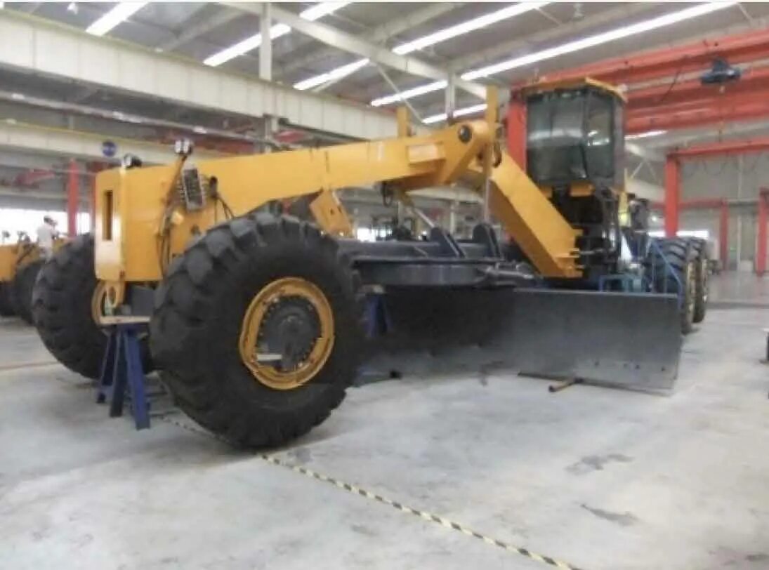 Грейдер xcmg gr5505tpro. Грейдер xcmg gr5505tpro. Xcmg gr3005. Автогрейдер gr 3005 tpro. Грейдер gr5505.