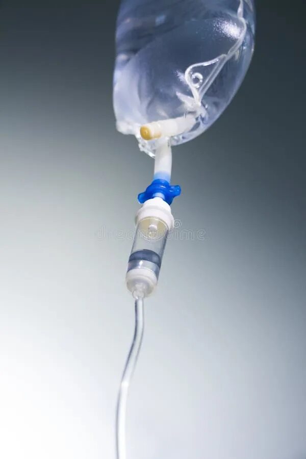 Iv do. Iv do. Iv do. Рука с капельницей в больнице. Внутривенная капельница.